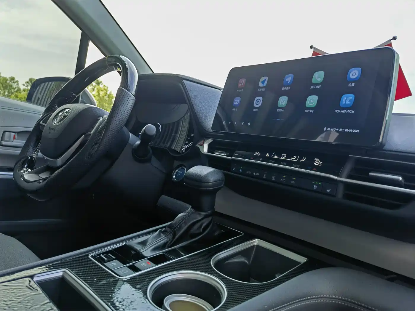 Toyota Granvia 2023 2.5L Hybrid Luxury Edition фото 12