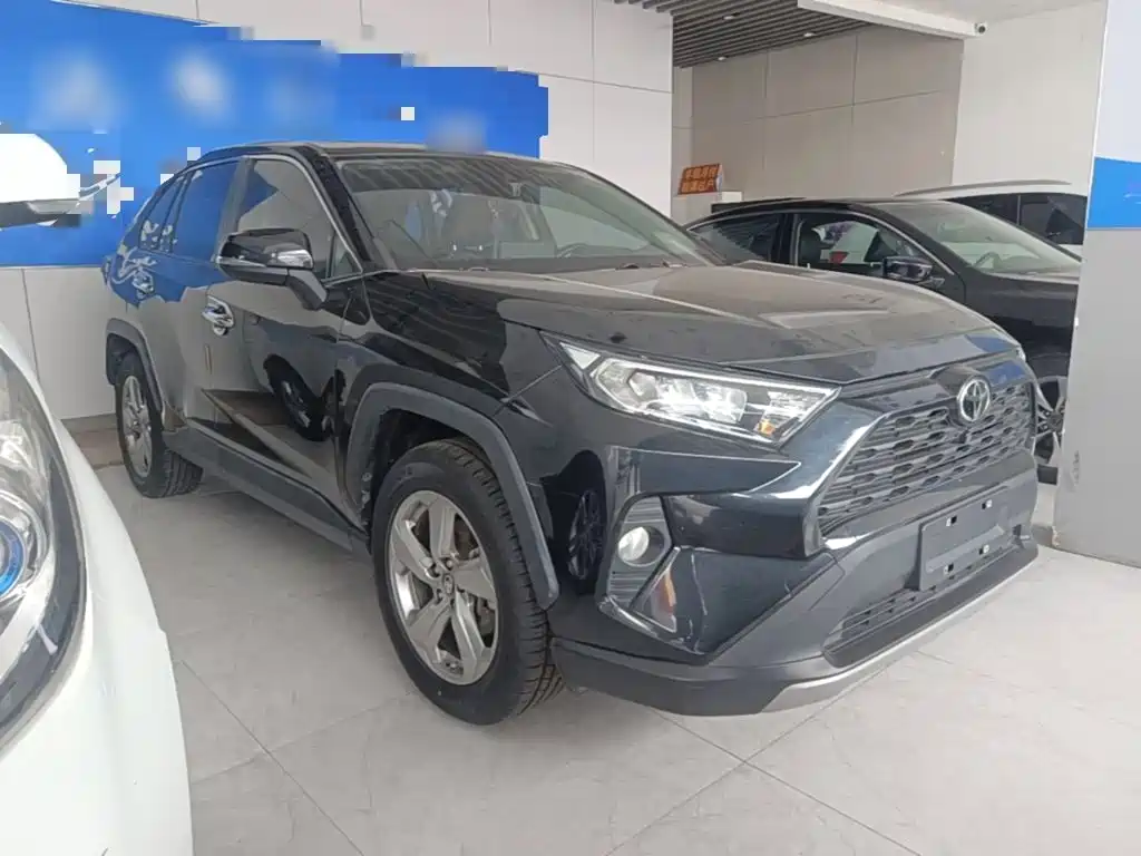 Фото 4 - Toyota RAV4