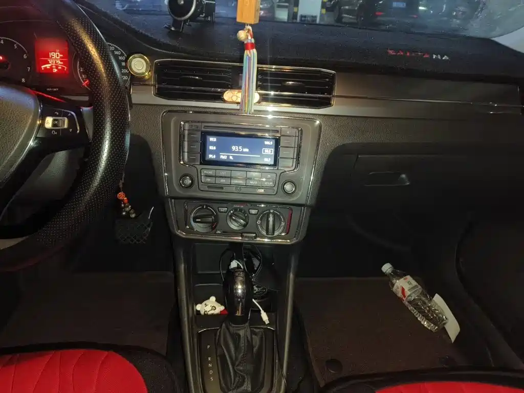 Volkswagen Santana 2016 1.6L Automatic Comfort Edition фото 6