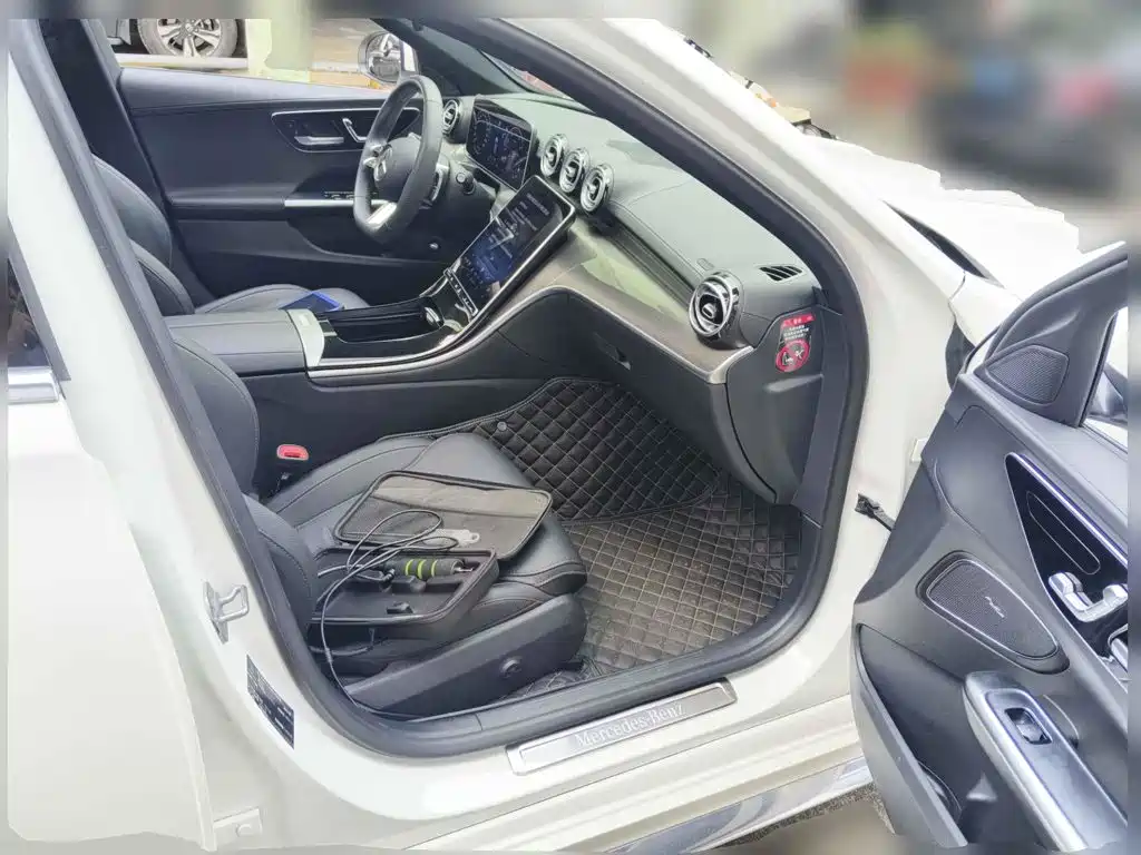 Photo 10 - Mercedes-Benz C-Class