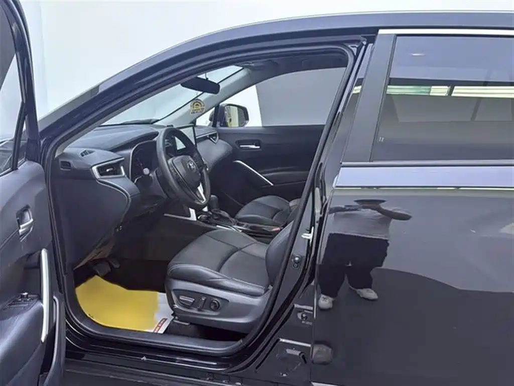 Toyota Frontlander 2023 2.0L CVT Luxury Edition фото 14