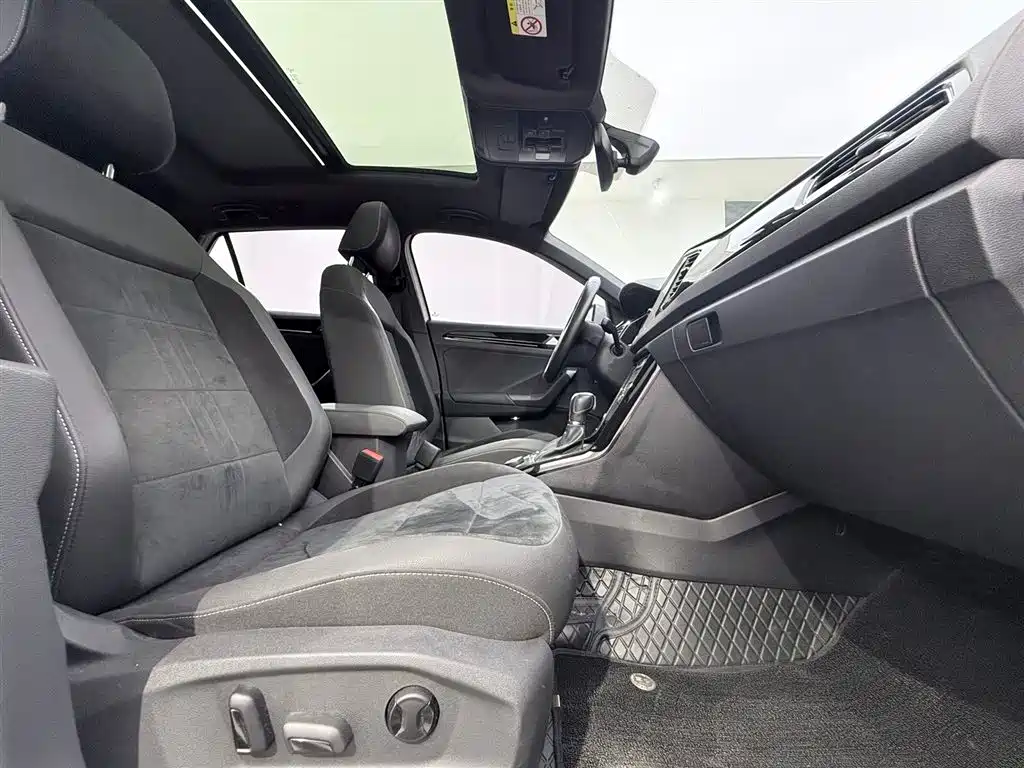 Volkswagen T-ROC 2021 280TSI DSG 4WD Luxury Connected фото 9