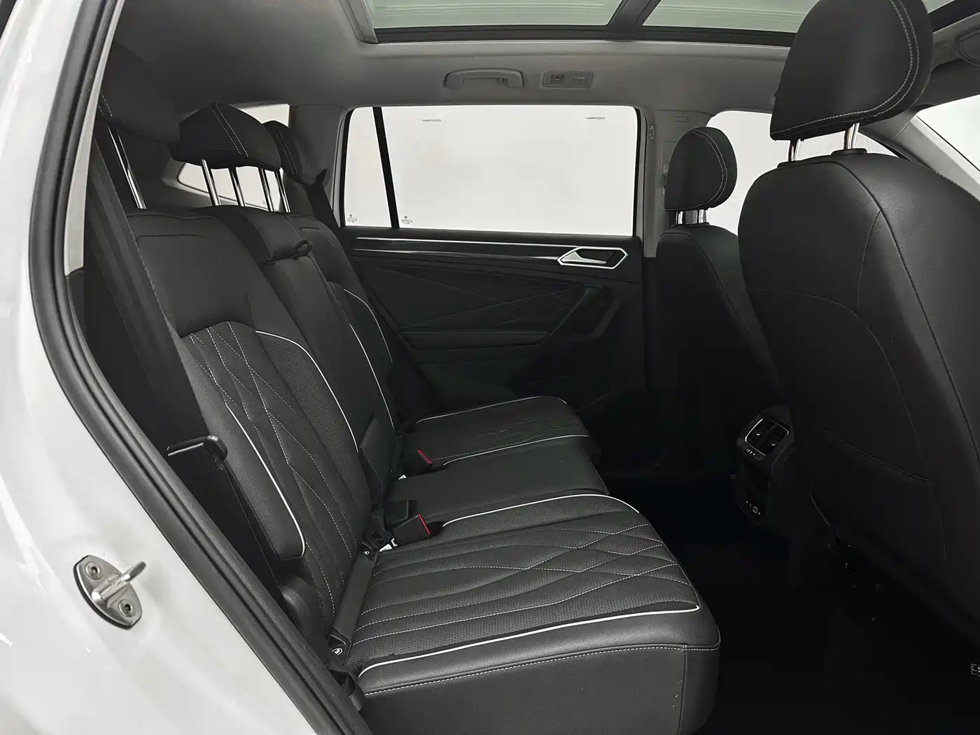 Фото 24 - Volkswagen Tiguan L