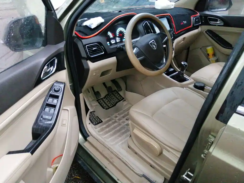 Baojun 730 2015 2014 1.5L Manual Comfort ESP Edition 7-Seater