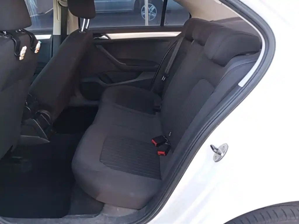 Volkswagen Jetta 2015 1.6L Manual Comfort фото 17