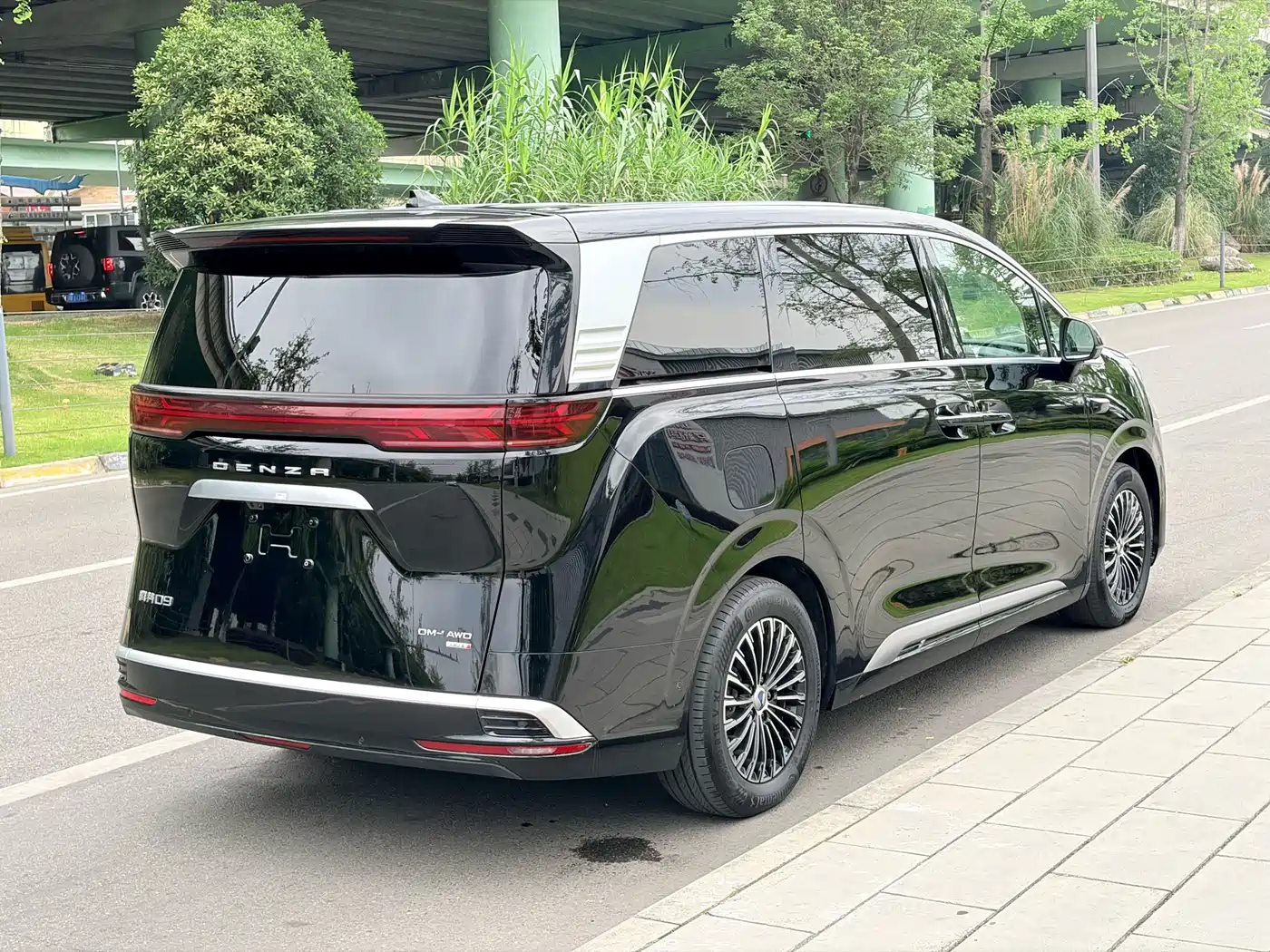 Denza D9 2025 DM-i Smart Drive Edition 1020 AWD Premium фото 7