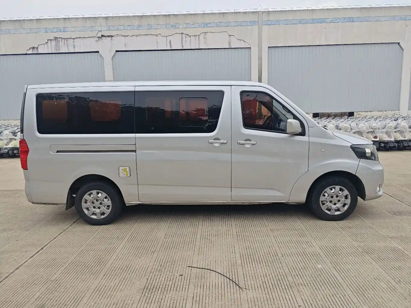 Changan Kaicheng Changan Ruixing M90 2022 2021 2.0L Standard Flat Roof Tailgate 6-seater LJ481Q6