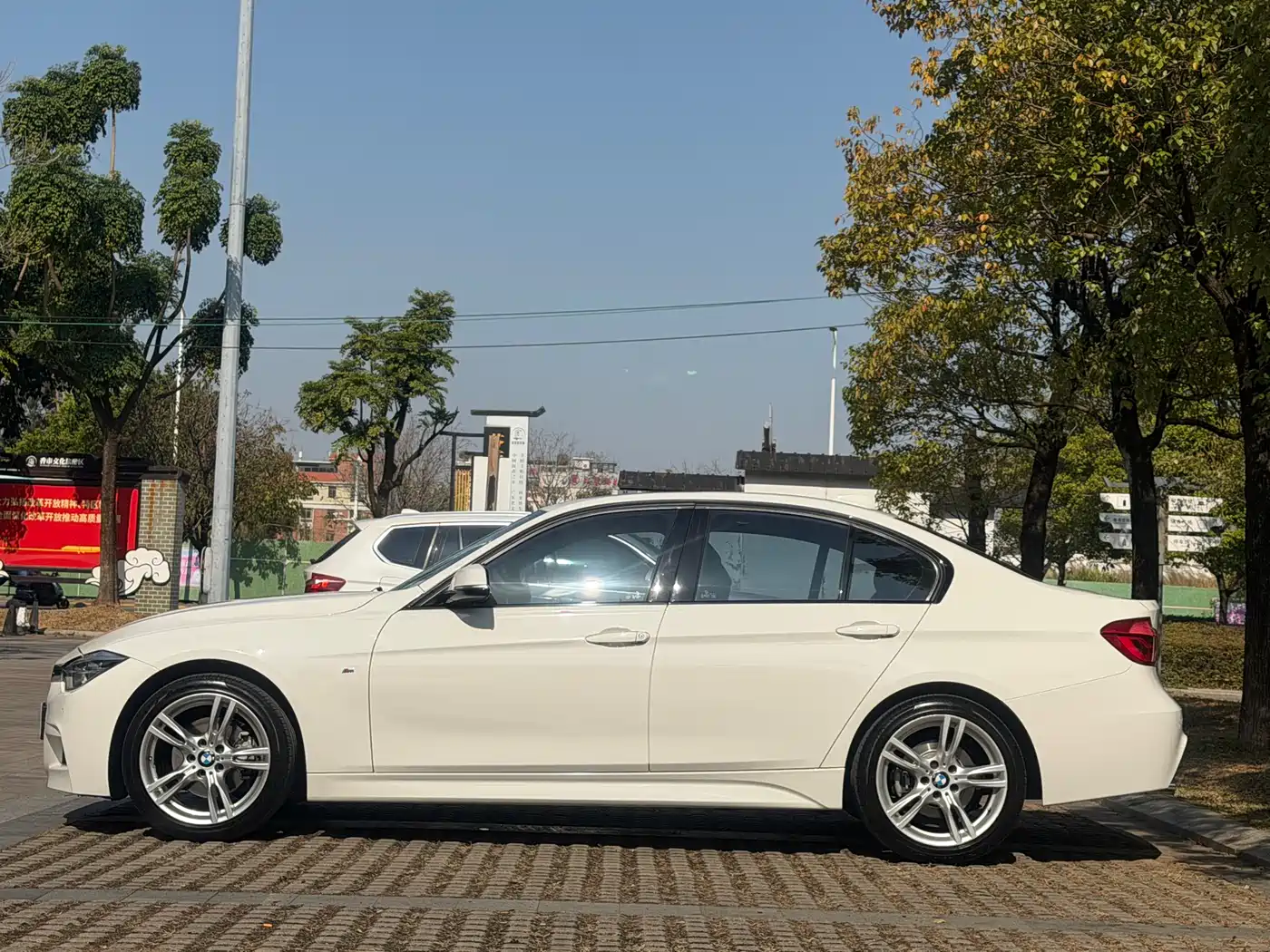 BMW 3 Series 2017 320i M Sport фото 4