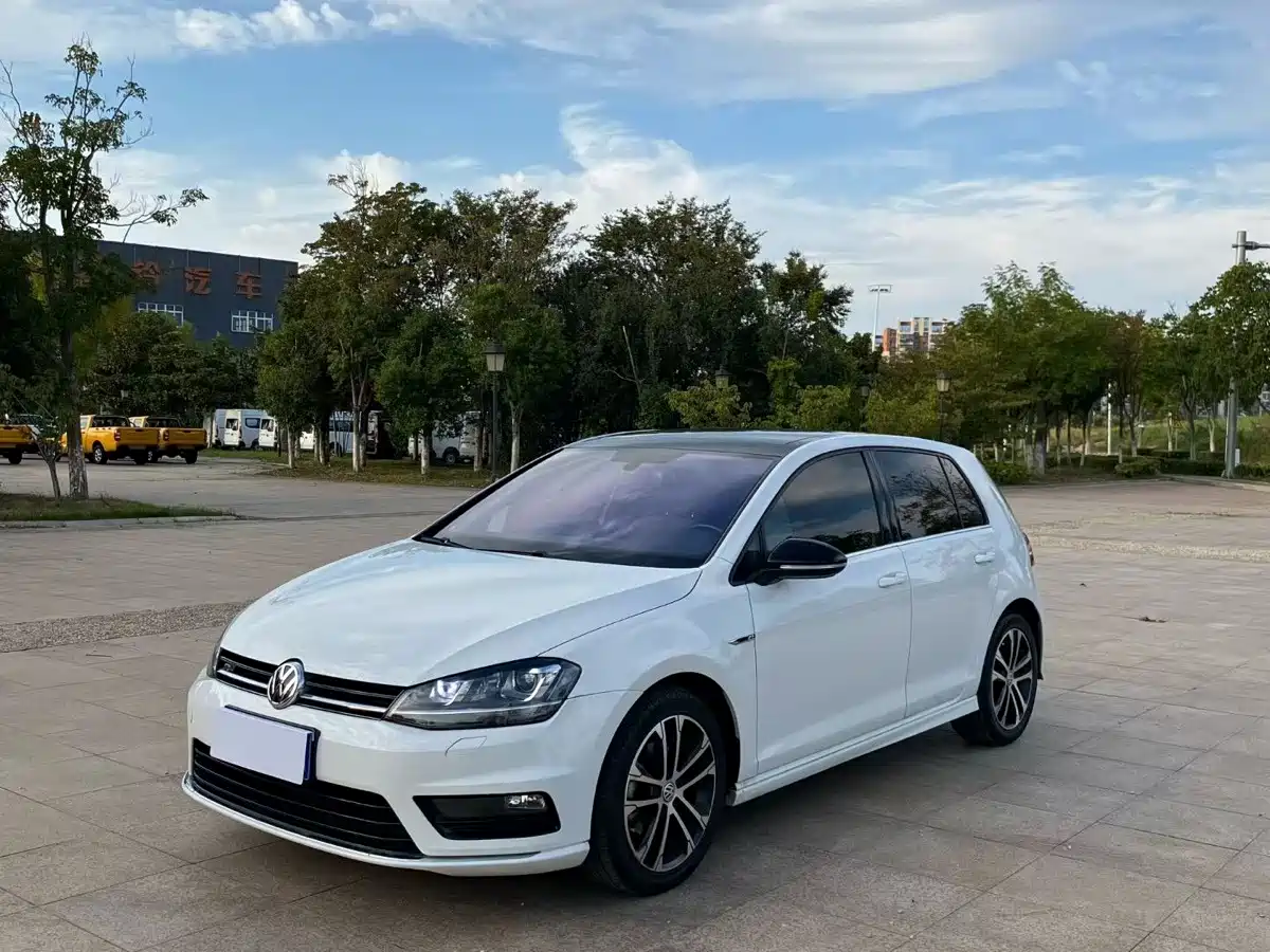 Photo 1 - Volkswagen Golf