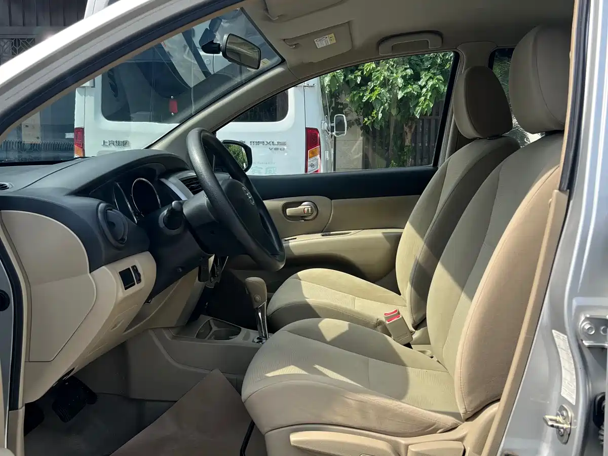 Nissan Livina 2017 2015 1.6XE CVT Comfort Edition