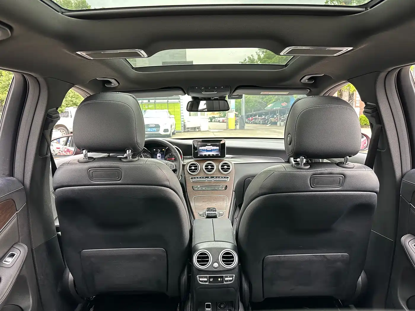 Фото 10 - Mercedes-Benz GLC