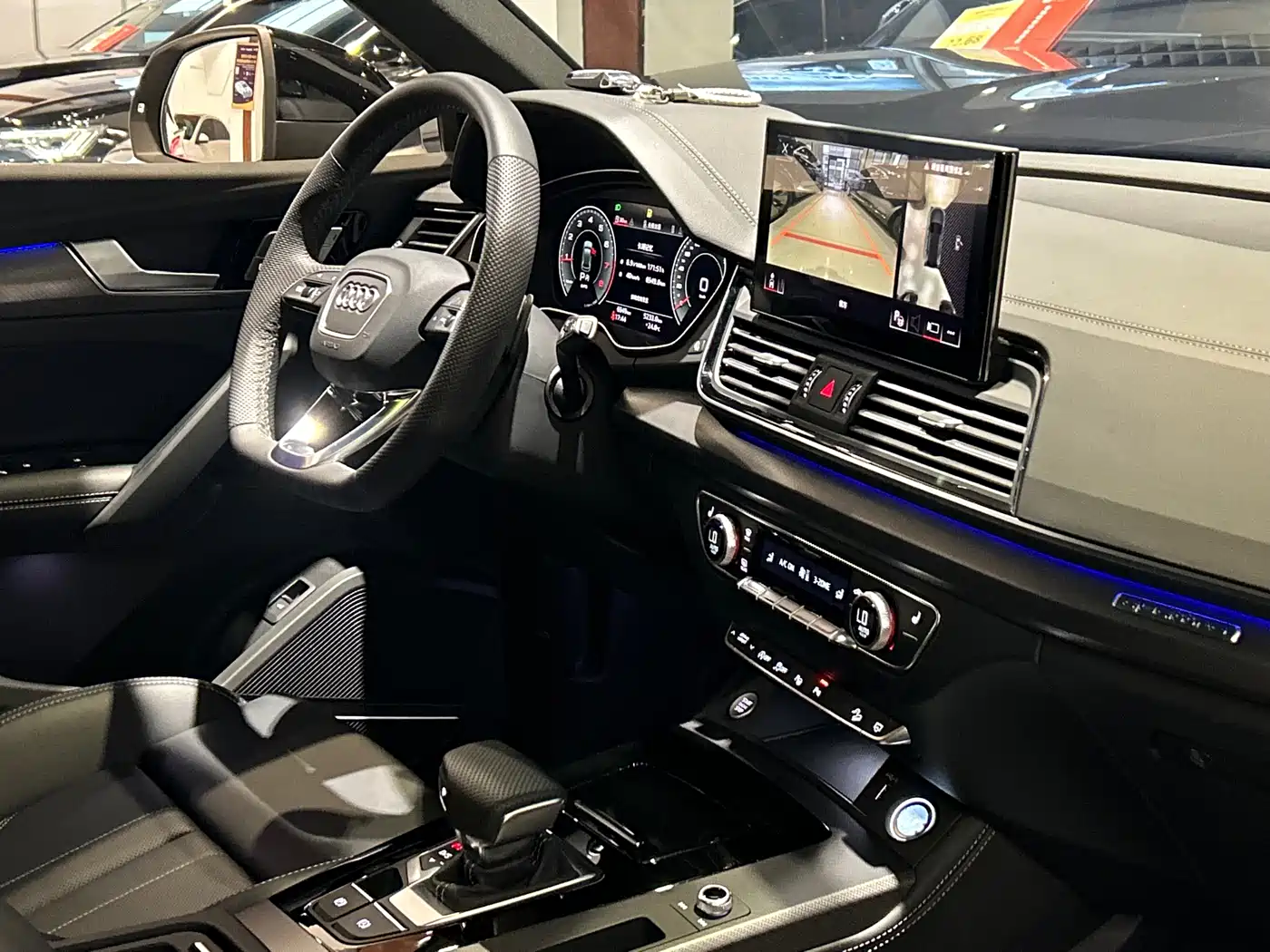 Фото 25 - Audi Q5L