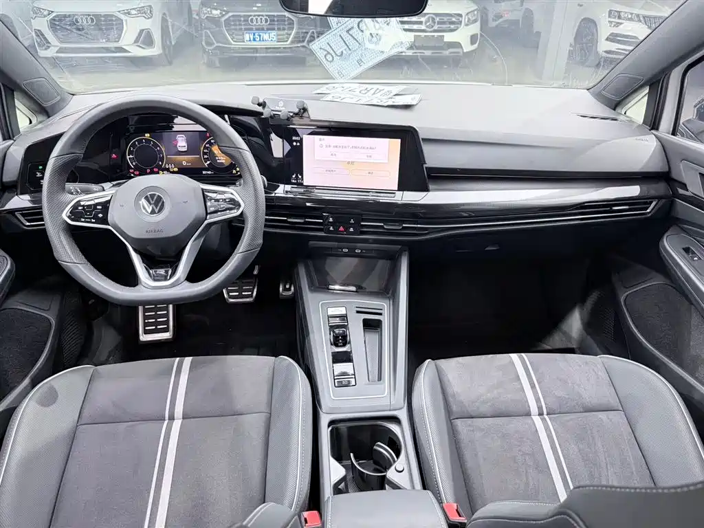 Volkswagen Golf 2023 Model 280TSI DSG R-Line фото 9