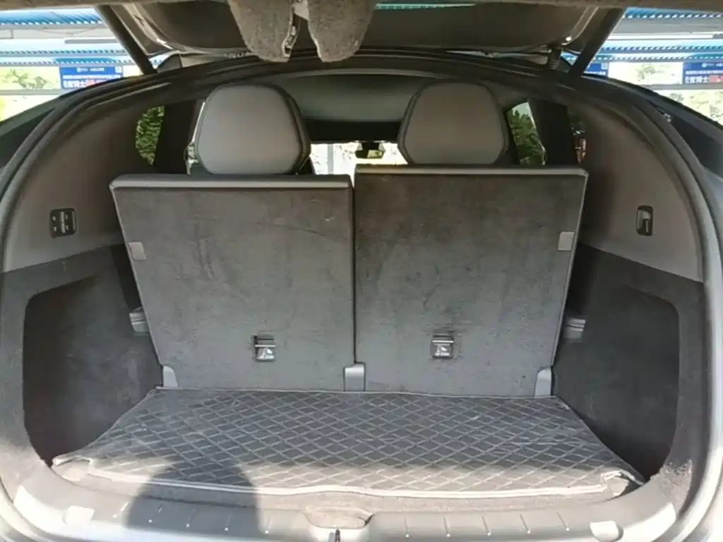 Tesla Model Y L 2026 2025 Facelift Long Range AWD