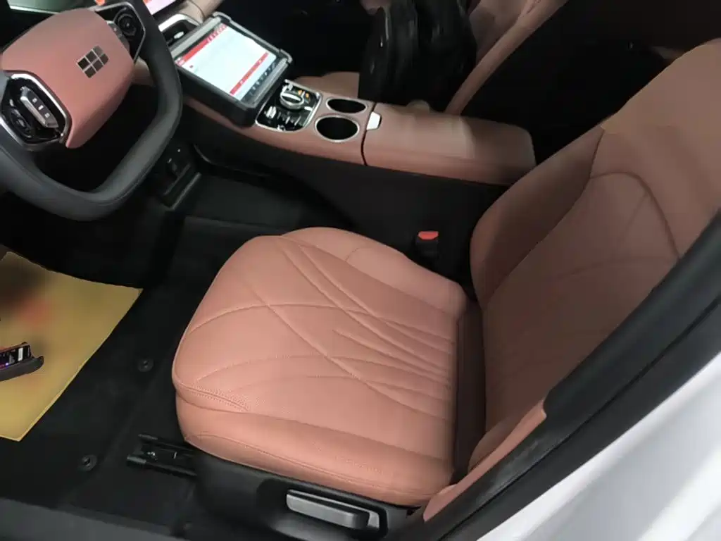 Geely Galaxy Galaxy L6 2025 2025 EM-i 60km Voyage Edition