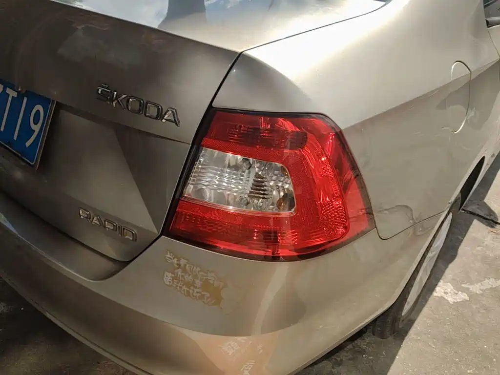 Фото 8 - Škoda Rapid