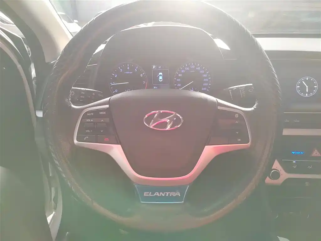 Hyundai Elantra 2016 Model 1.6L Automatic Smart Elite фото 18