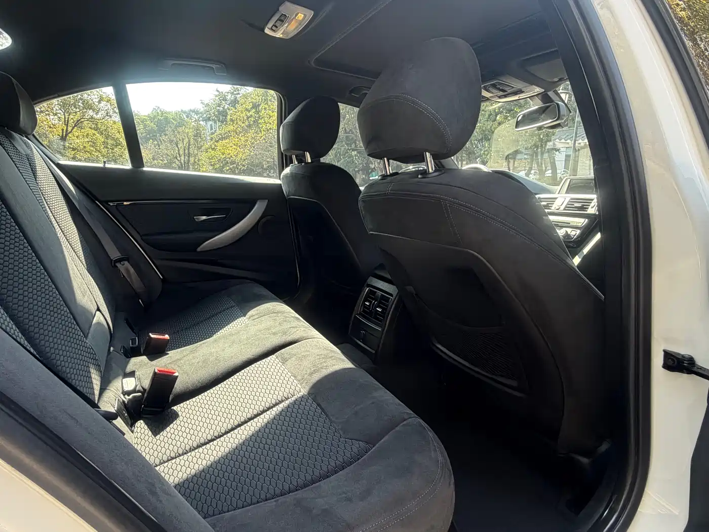 BMW 3 Series 2017 320i M Sport фото 11