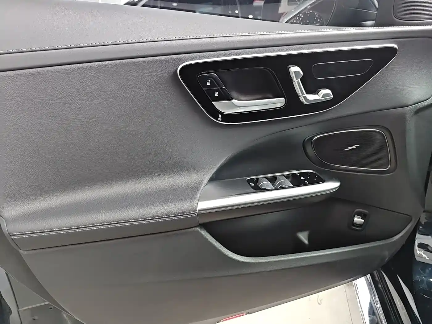 Mercedes-Benz C-Class 2024 C 260 L Sport фото 13