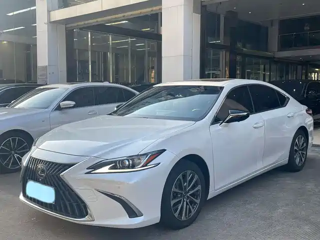 Lexus ES 2024