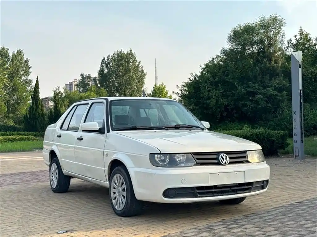Volkswagen Jetta 2012 1.6L Avant-garde фото 3