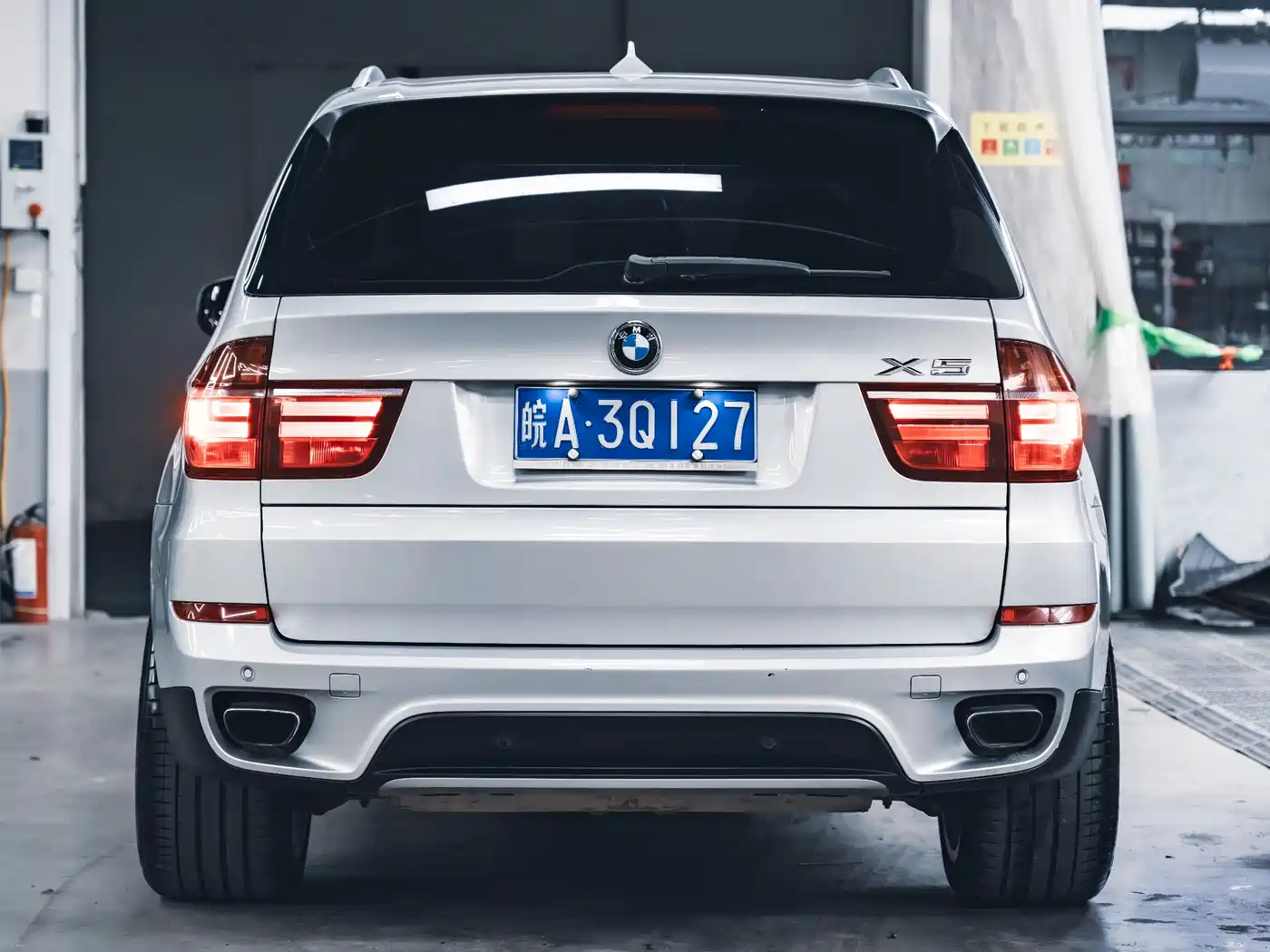 BMW X5 (Import) 2011 xDrive50i Leading Edition фото 2