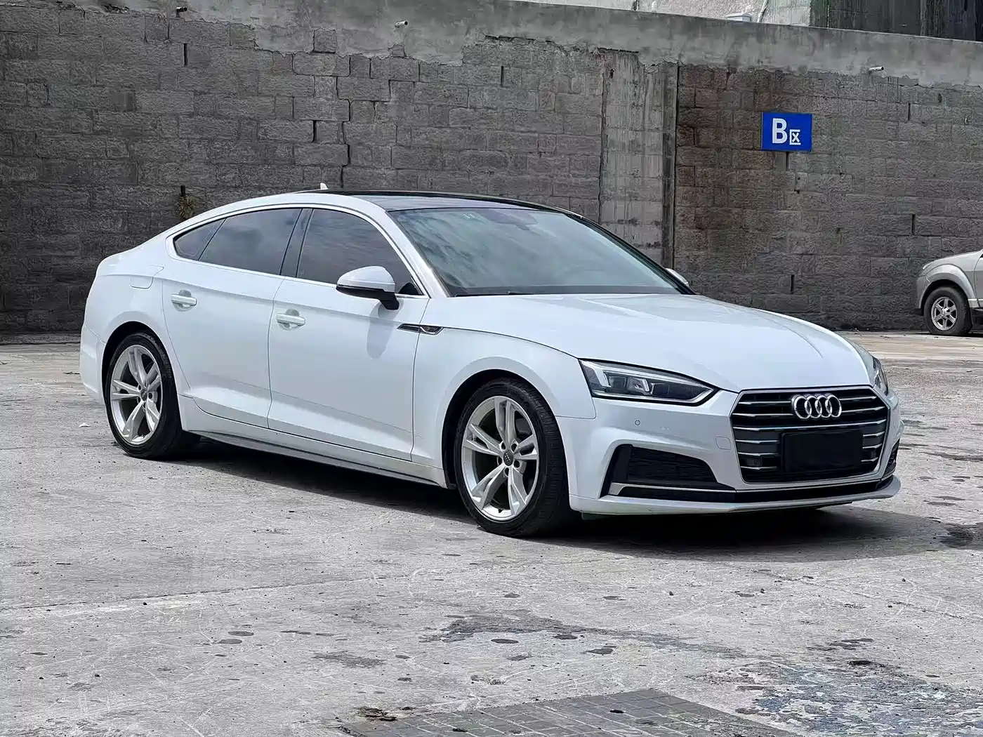 Photo 3 - Audi A5 (Import)