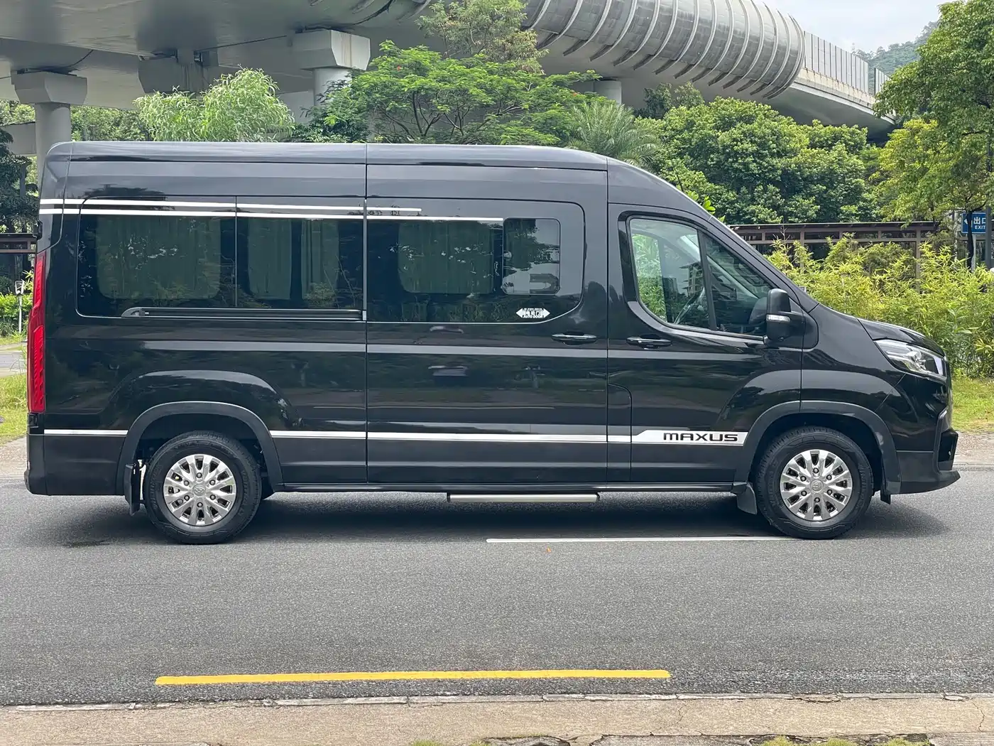 SAIC Maxus Xintu V90 2022 2022 2.0T Automatic Rear-Wheel Drive Qimo Edition Extended Axle High Roof