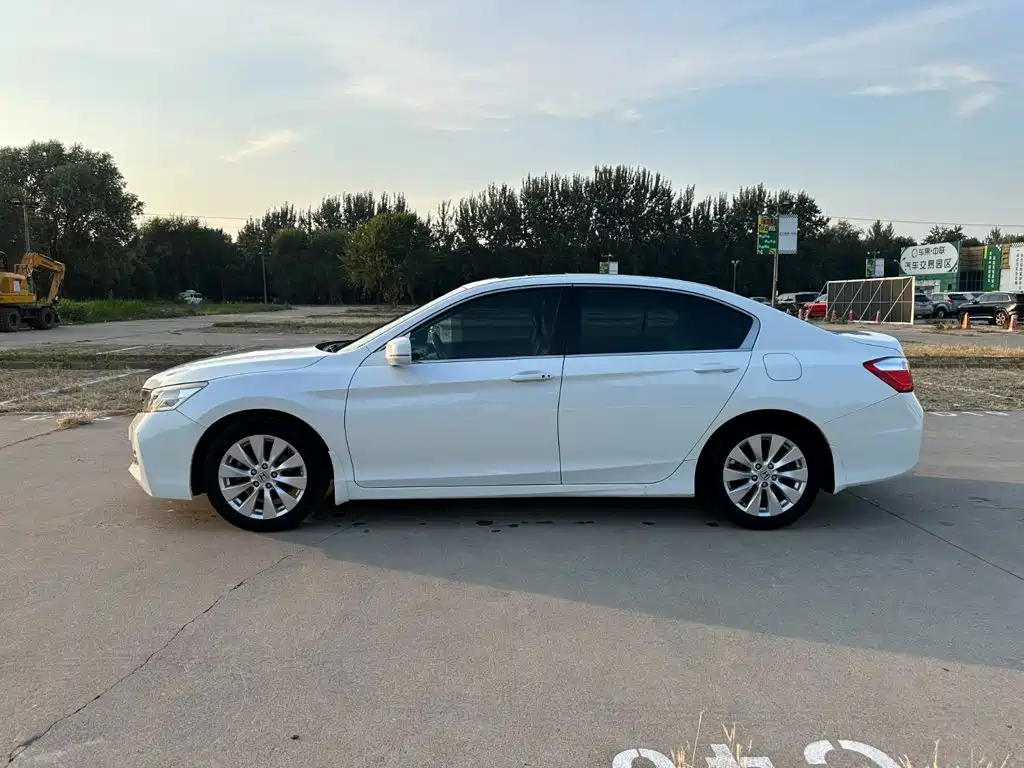 Фото 7 - Honda Accord
