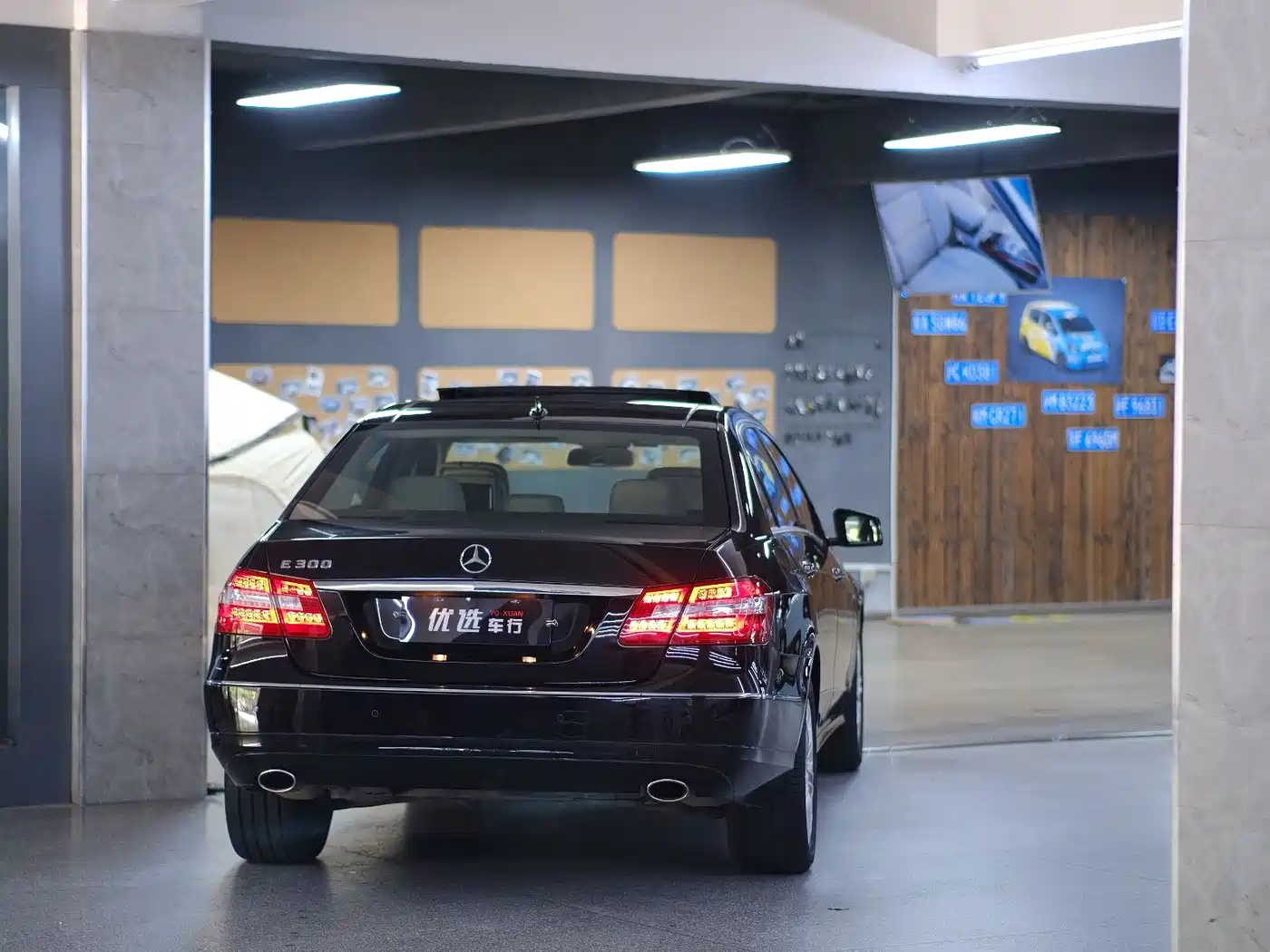 Mercedes-Benz E-Class 2011 E 300 L Fashion Premium фото 8