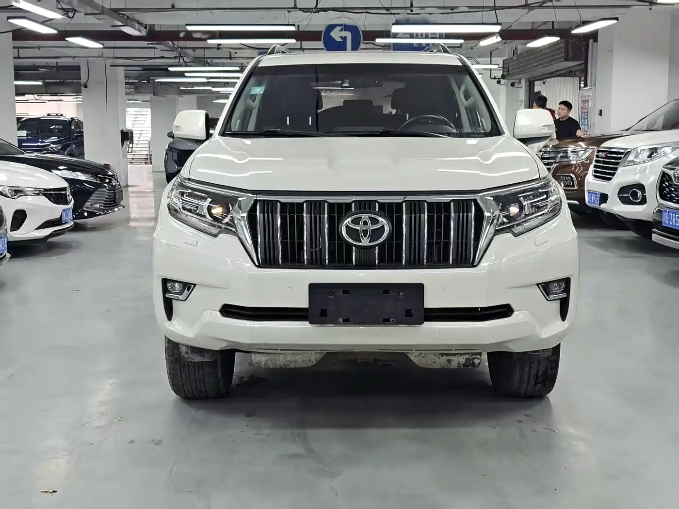 Toyota Prado 2018 2018 3.5L Automatic TX-L Rear-mounted Spare Tire