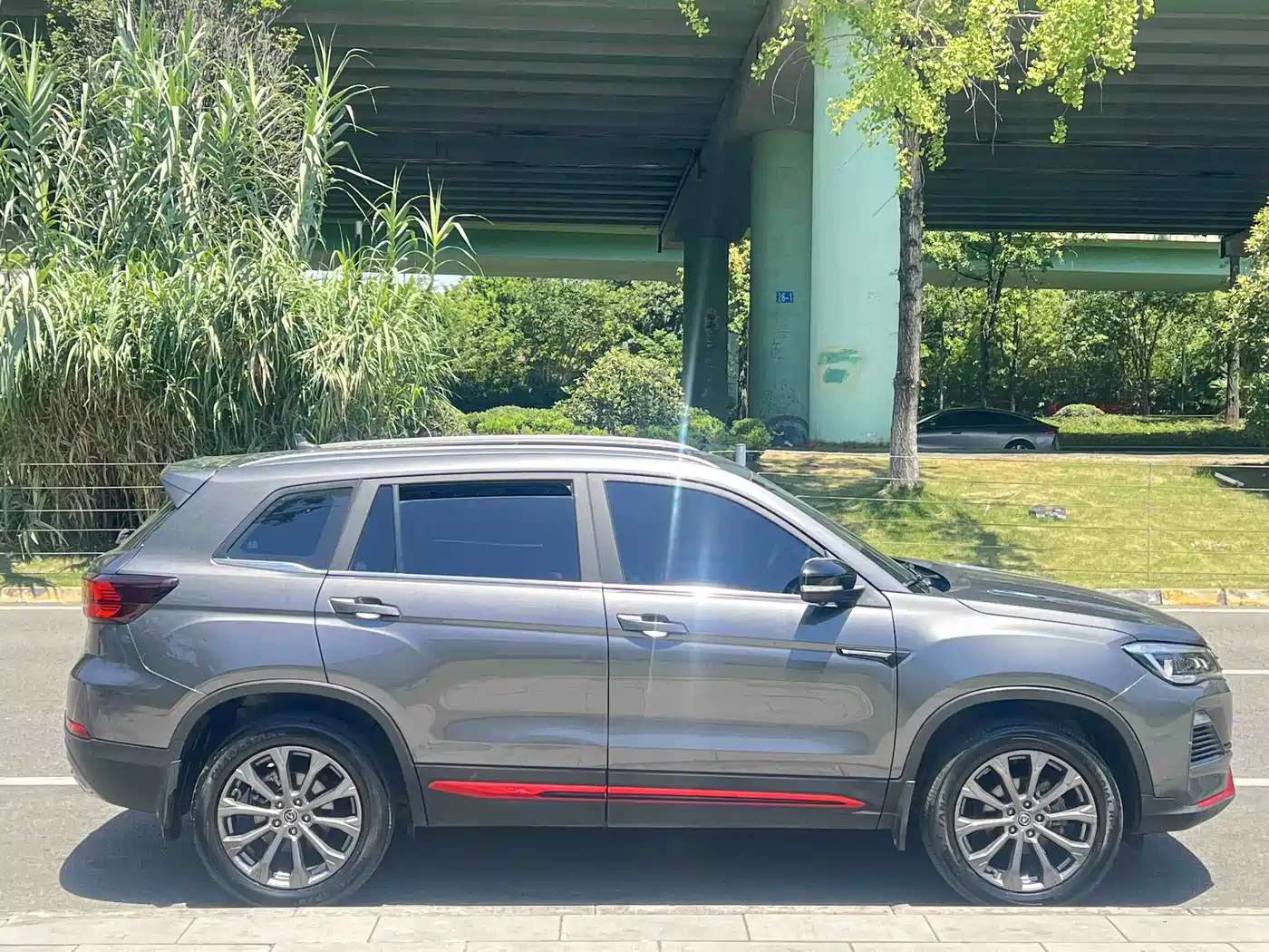 Photo 9 - Changan CS75