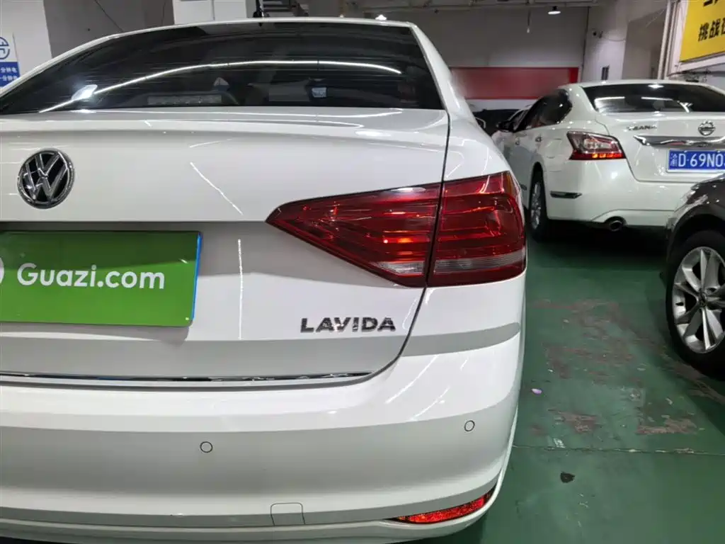 Volkswagen Lavida 2017 1.6L Automatic Comfort Edition фото 8