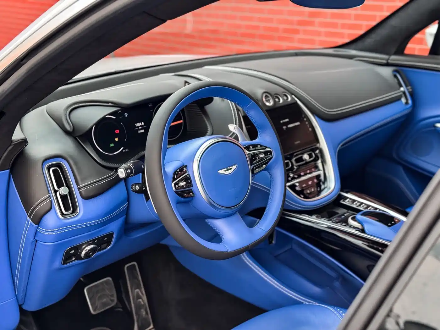 Aston Martin DBX 2021 2020 4.0T V8