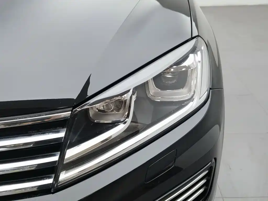 Фото 7 - Volkswagen Touareg