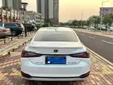 Фото 4 - Lexus ES