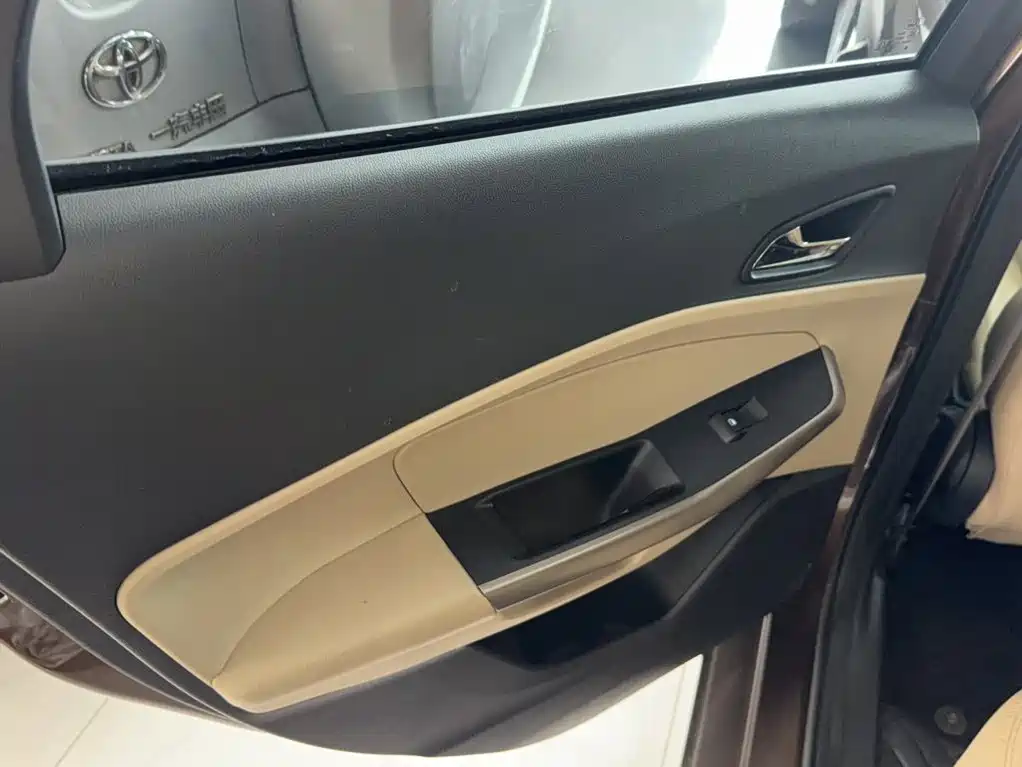 Фото 4 - Ford Escort
