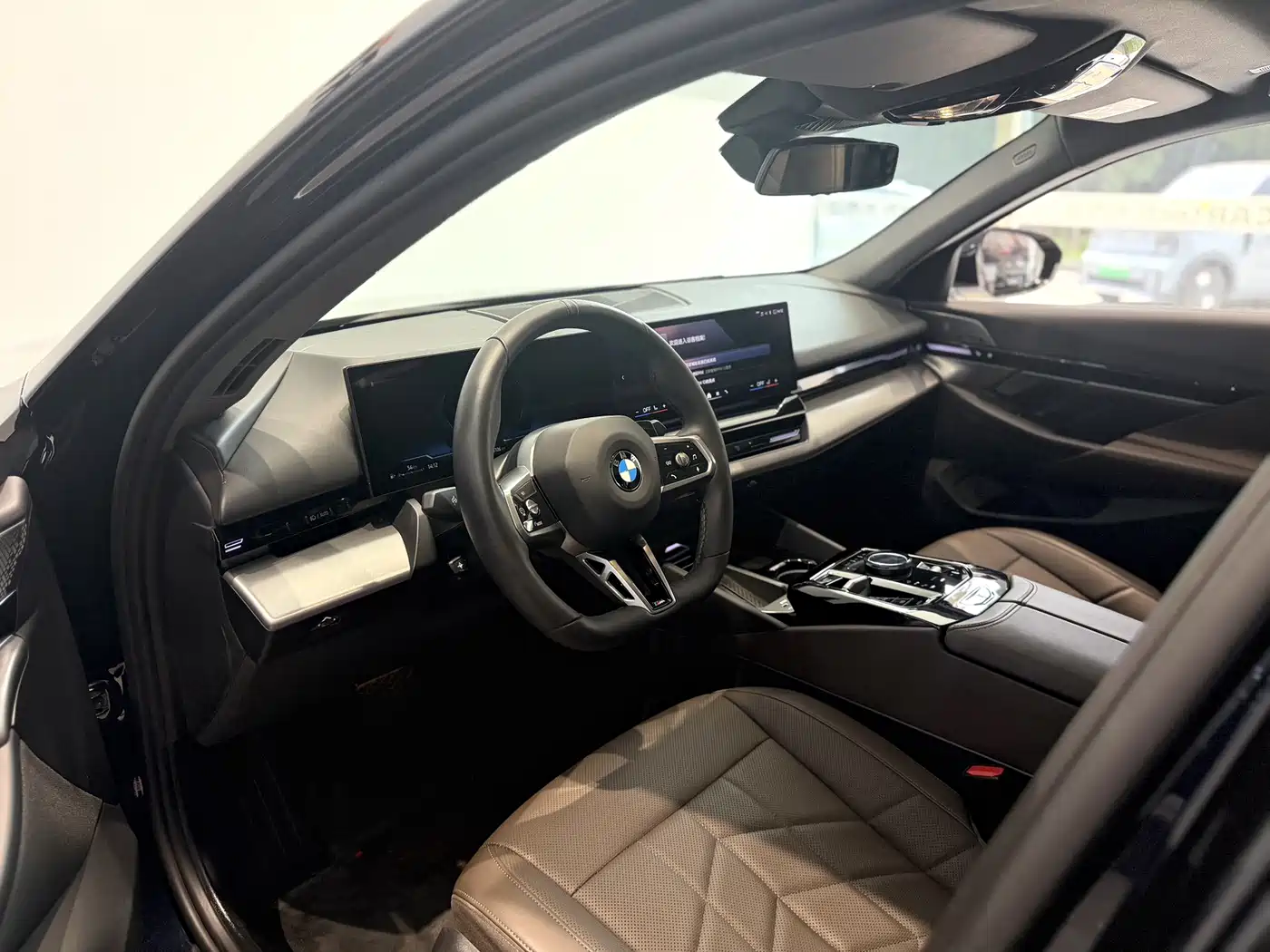 BMW 5 Series 2024 525Li M Sport Package фото 7