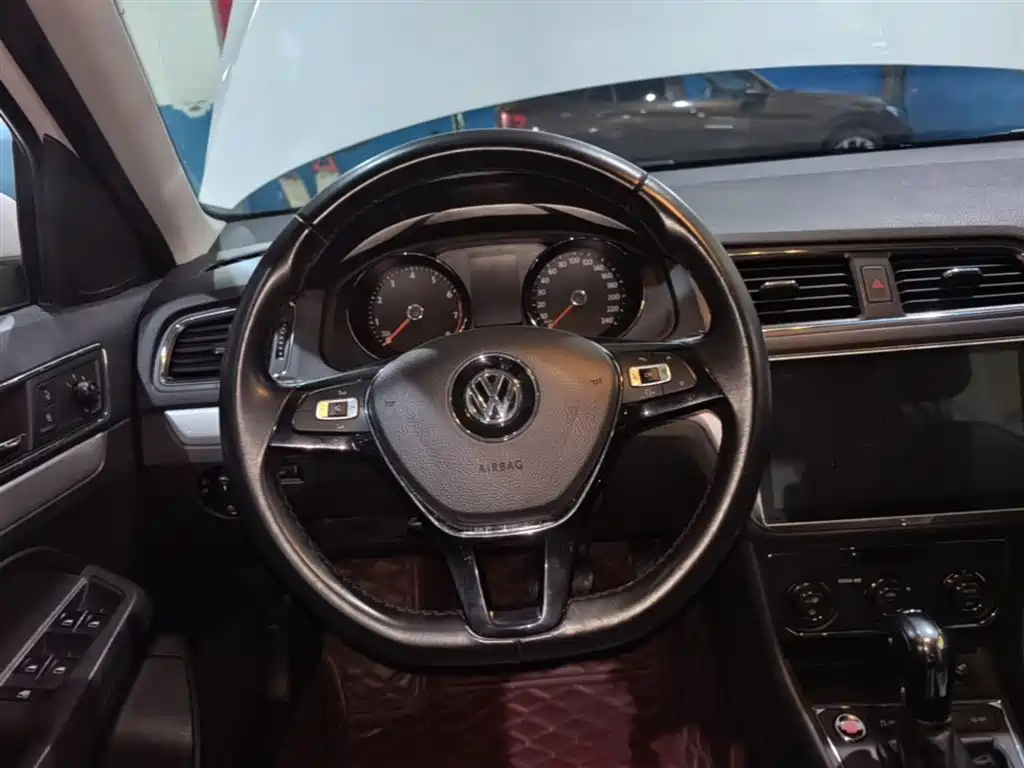 Volkswagen Lavida Tour 2017 230TSI DSG Comfort Edition фото 10