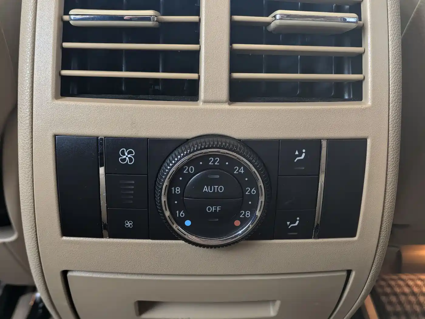 Mercedes-Benz M-Class AMG 2011 AMG ML 63 фото 11
