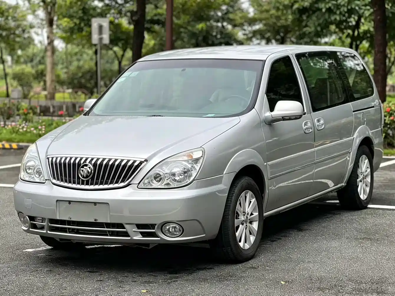 Фото 1 - Buick GL8