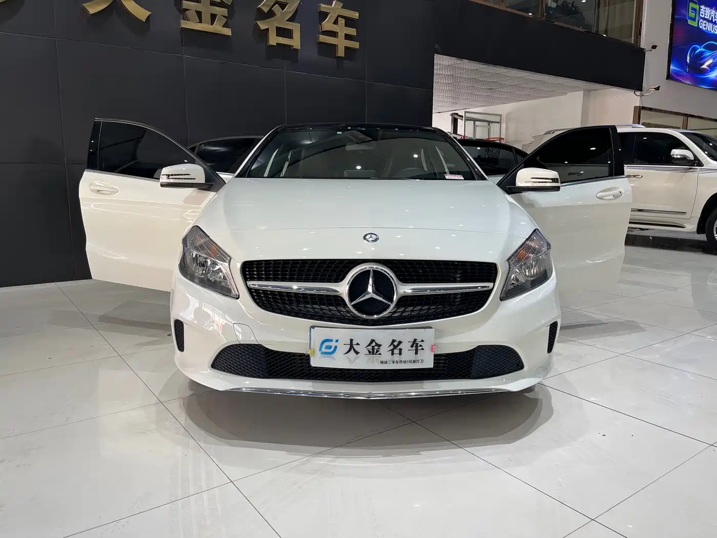Mercedes-Benz A-Class (Import) 2016 A 180 фото 3