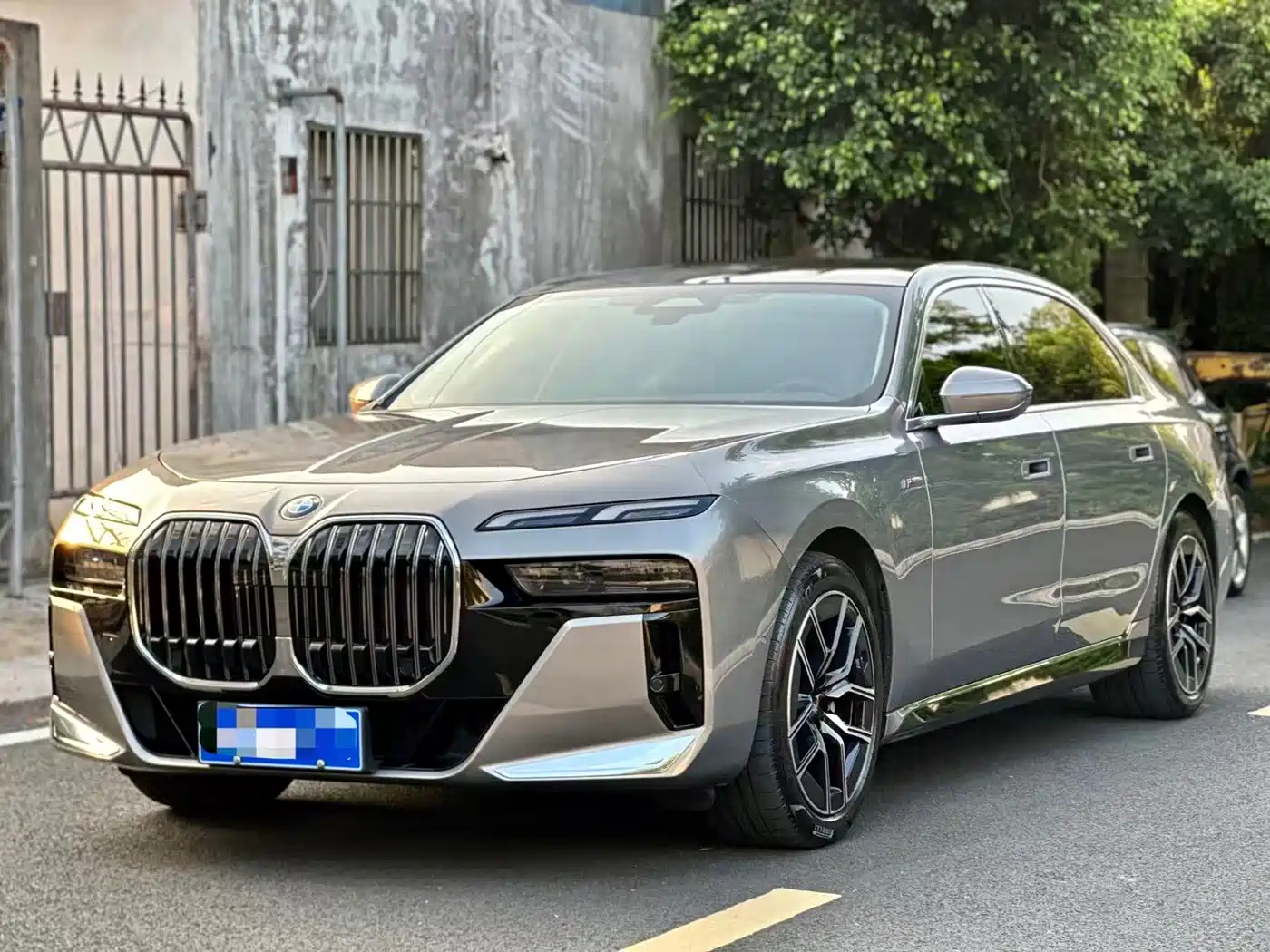 BMW 7 Series 2023 Model 735Li M Sport Package фото 4