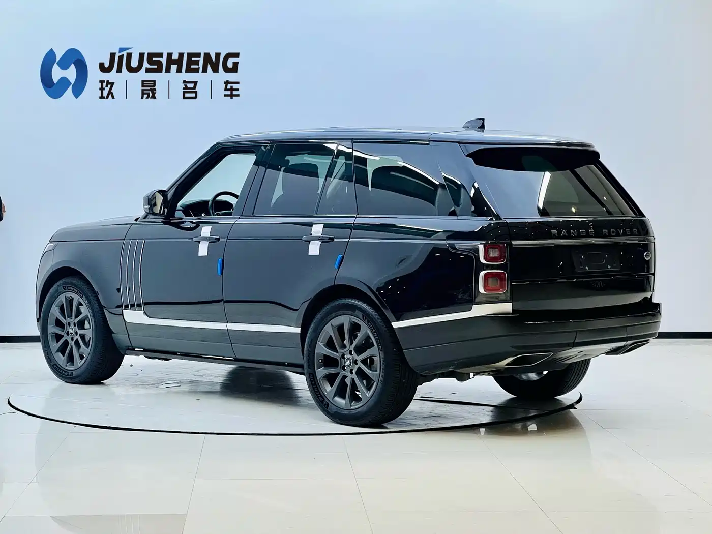 Land Rover Range Rover 2021 3.0 L6 Golden Age Edition фото 4