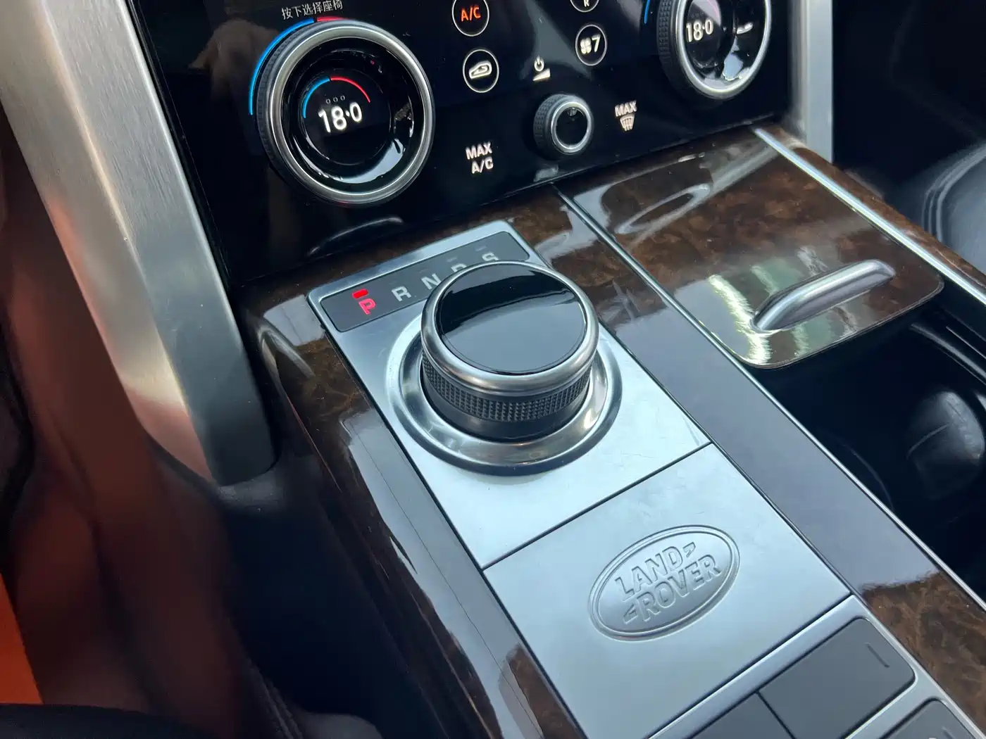 Land Rover Range Rover 2021 3.0 L6 Golden Age Edition фото 17