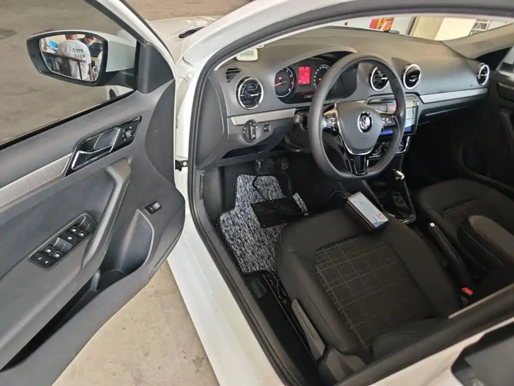 صورة 16 - Volkswagen Jetta