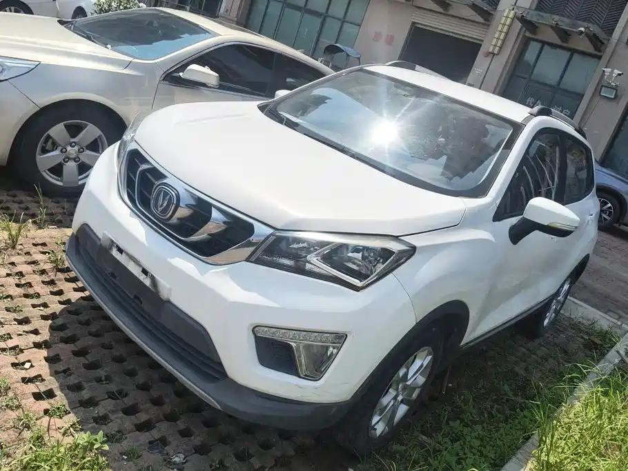 Фото 1 - Changan CS15