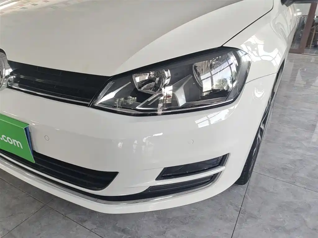 Volkswagen Golf 2016 230TSI Automatic Comfort фото 24
