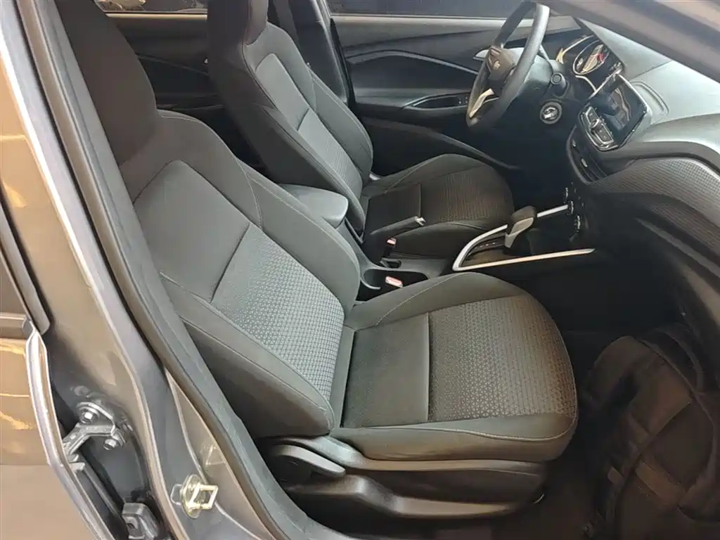 Chevrolet Cavalier 2020 325T Automatic Joy Edition фото 25