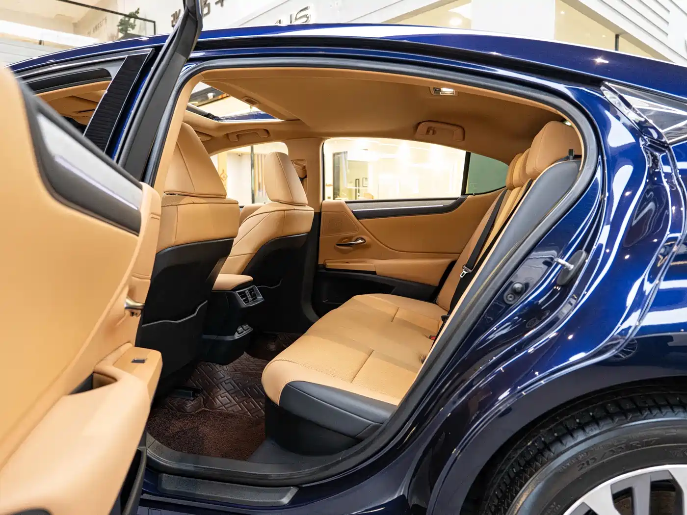 Lexus ES 2025 2025 300h Ultimate Edition